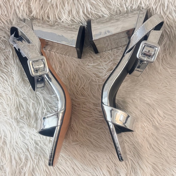 PrettyLittleThing SILVER METALLIC THICK STRAP BLOCK HEELED SANDALS NWT - SIZE 8 - Picture 8 of 13